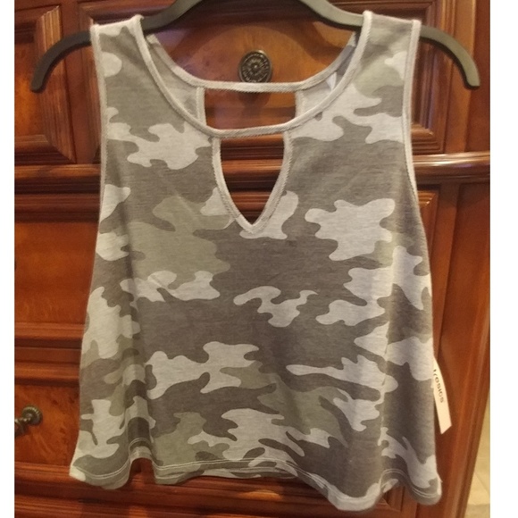 Two piece tresica camo short set. - Picture 2 of 5